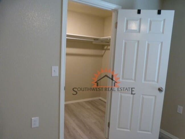Building Photo - Modern 2 bedroom 2 bath apartment