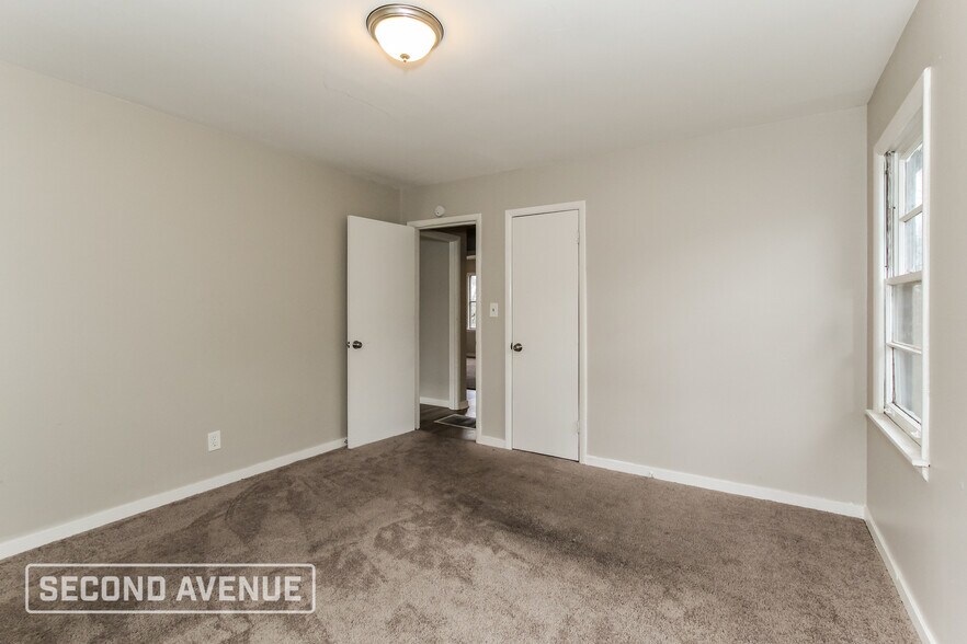 Building Photo - 1924 Portage Ave