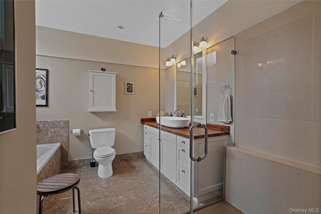 Building Photo - 493 Warburton Ave