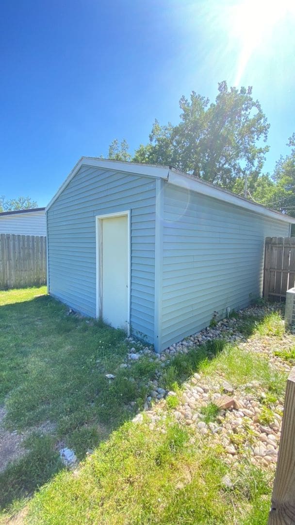Building Photo - LIMITED TIME SPECIAL 1ST MONTH RENT FREE - 3 Bedroom Single Family Home in Elkhart!
