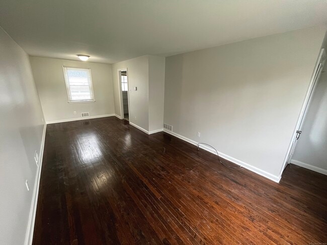Building Photo - 112 Brookside Cir