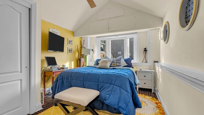 Building Photo - 208 Carteret Ave
