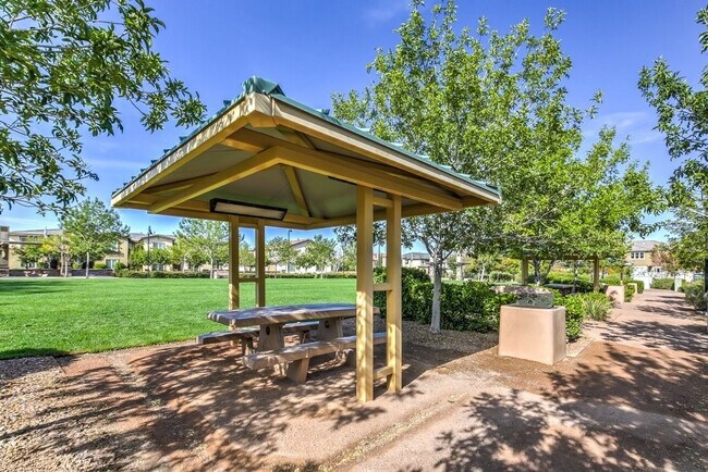 Building Photo - 3210 Brynley Ave