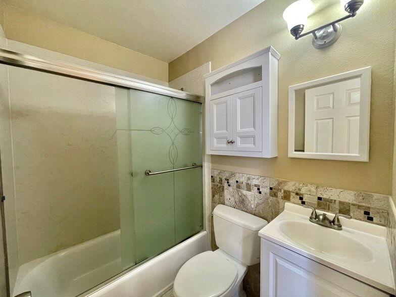 Building Photo - 2217 9th St