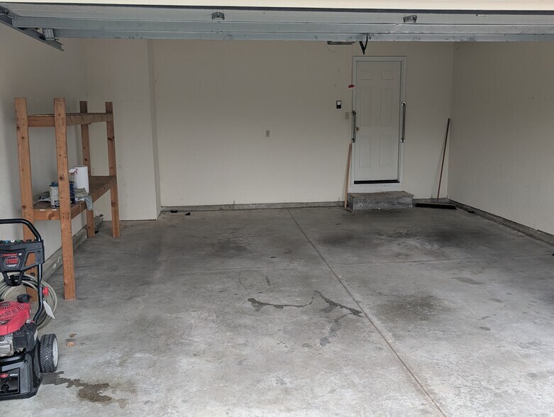 2 Car Garage - 2118 SW 36th St