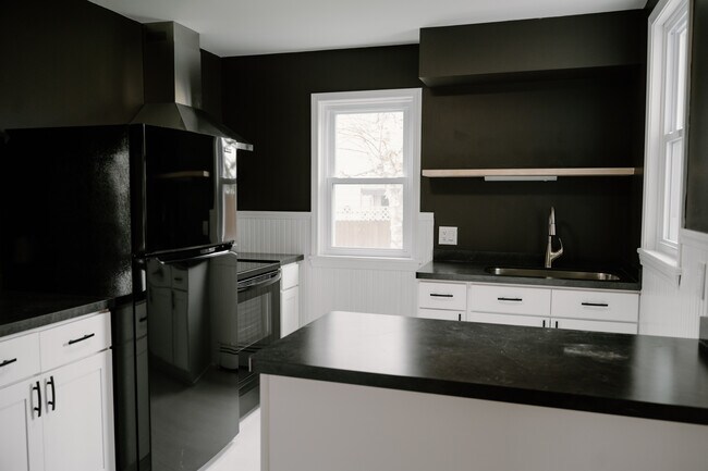 Building Photo - 354 Terrace Blvd