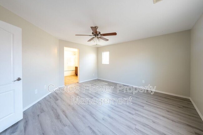 Building Photo - 2721 E Bart St