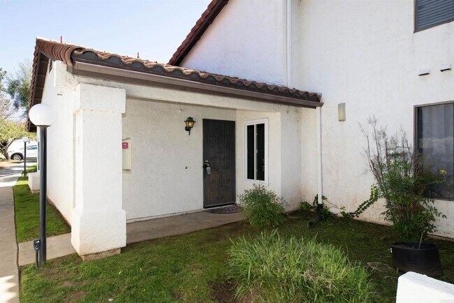 Building Photo - 2425 Cranston Dr