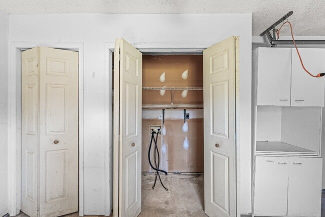Building Photo - 314 Pebble Ln