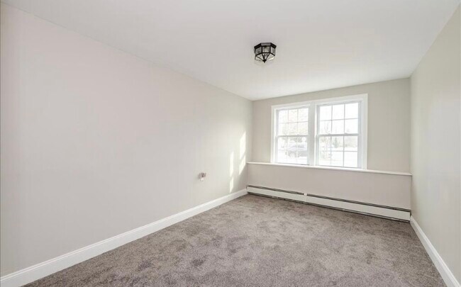 Building Photo - 750 Tanglewood Rd