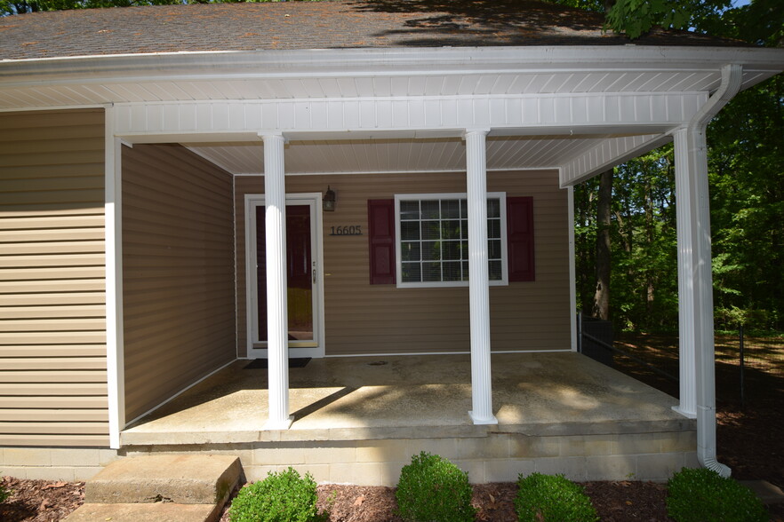 Building Photo - 16605 Janet Dr