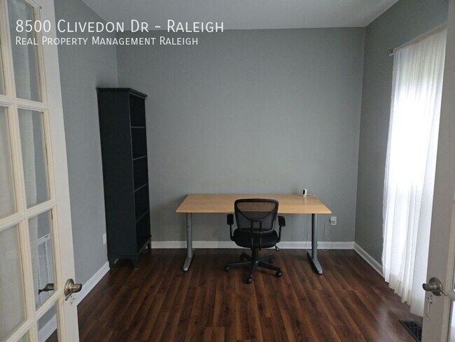 Building Photo - 8500 Clivedon Dr