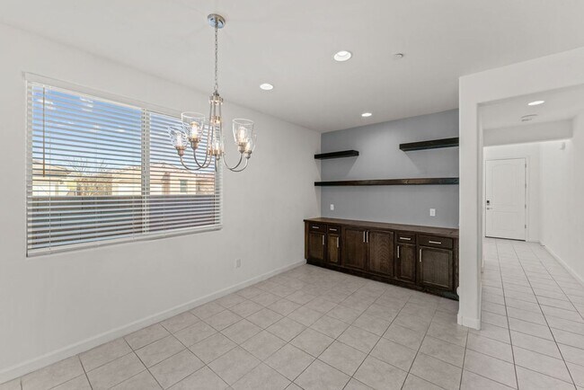 Building Photo - 4 Bedroom 2.5 Bathroom