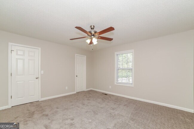 Building Photo - 425 River Trace Dr