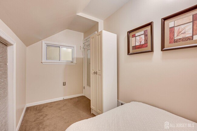 Building Photo - 7 Quail Run Dr
