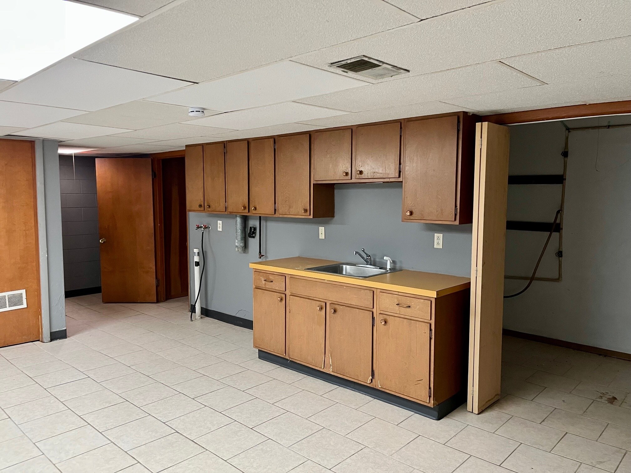 Building Photo - 221 Eisenhower Dr