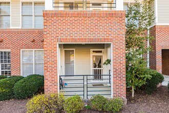 Building Photo - Cute & Cozy Condo in Southern Village!
