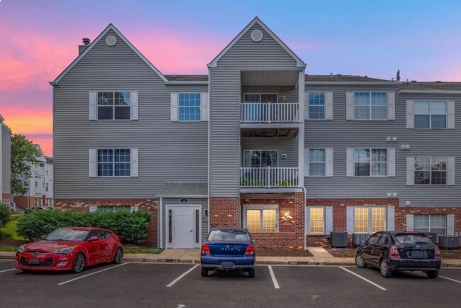 Primary Photo - 300 Grosvenor Ln