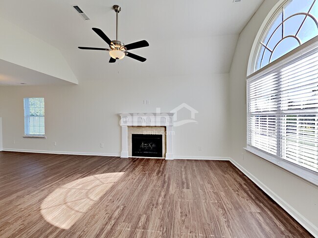 Building Photo - 817 Laramie Ct