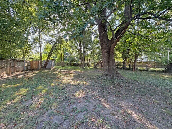 Building Photo - 920 N Pickwick Ave