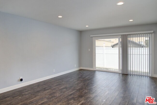 Building Photo - 1451 E Wilson Ave