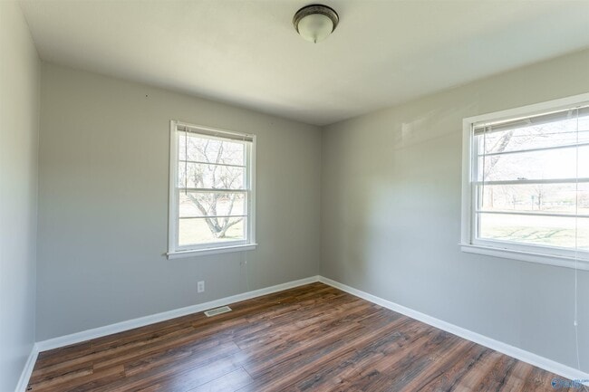 Building Photo - 712 Marion Dr