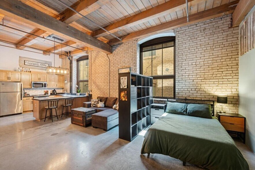 Building Photo - 127 5th St NE