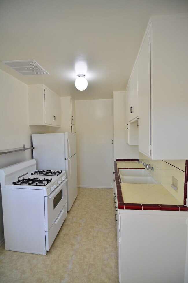 Building Photo - 1001 Hill St