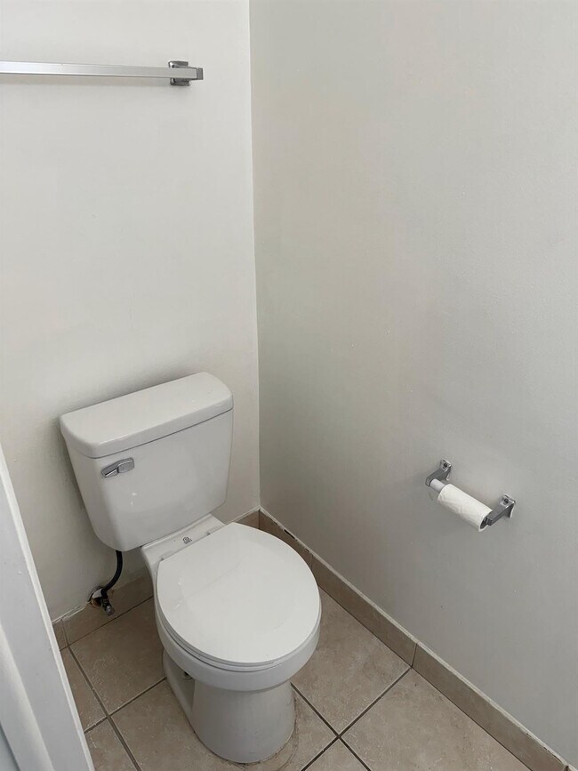 Building Photo - 3003 NW 5th Terrace