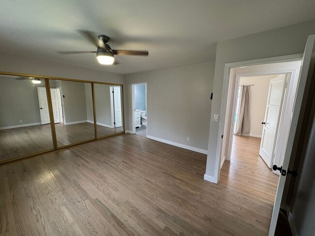 Building Photo - Beautiful 3 bedroom 2 bath Pool Home...  this one is a SHOW STOPPER