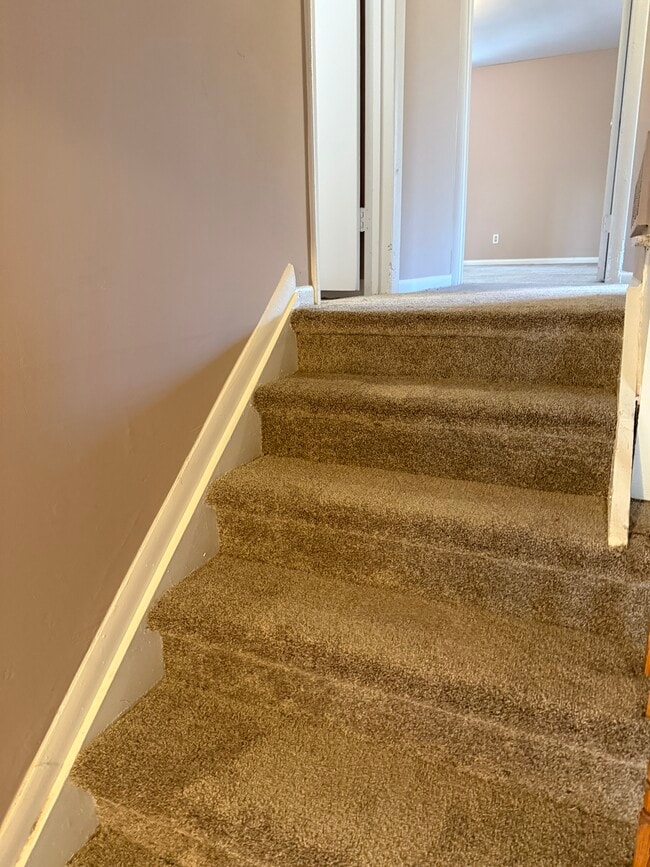 Building Photo - 402 Friendly Pooch Ln