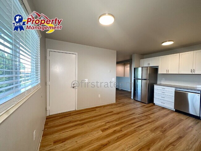 Building Photo - 4876 W Blodgett Ln