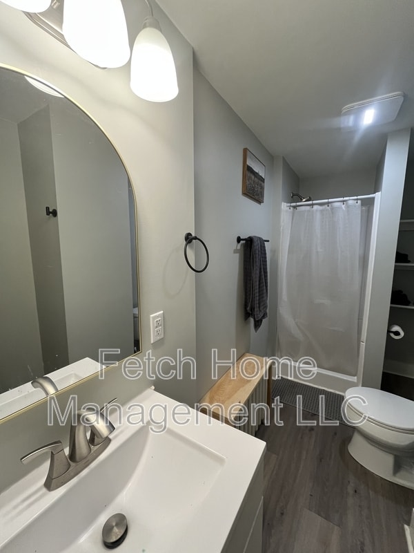 Building Photo - 834 W Main St