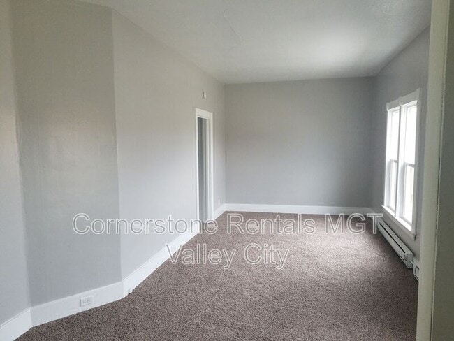 Building Photo - 205 3rd Ave SE