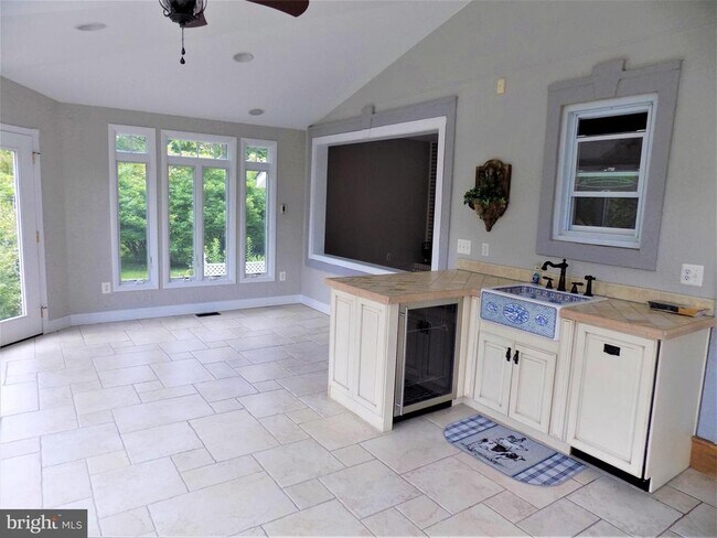 Building Photo - 313 Glenville Rd