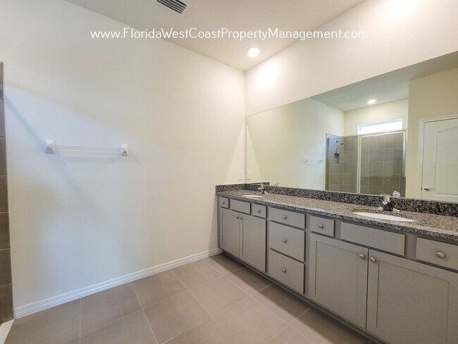 Building Photo - LAKEWOOD RANCH! 4 BEDROOM/2 BATH/ PET FRIENDLY! COMMUNITY POOl! READY for MARCH 2026