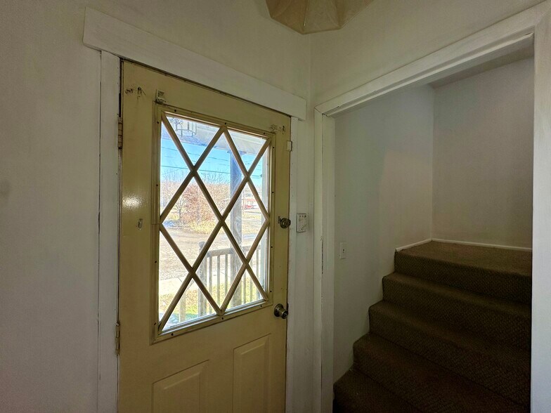 Building Photo - 628 Superior St