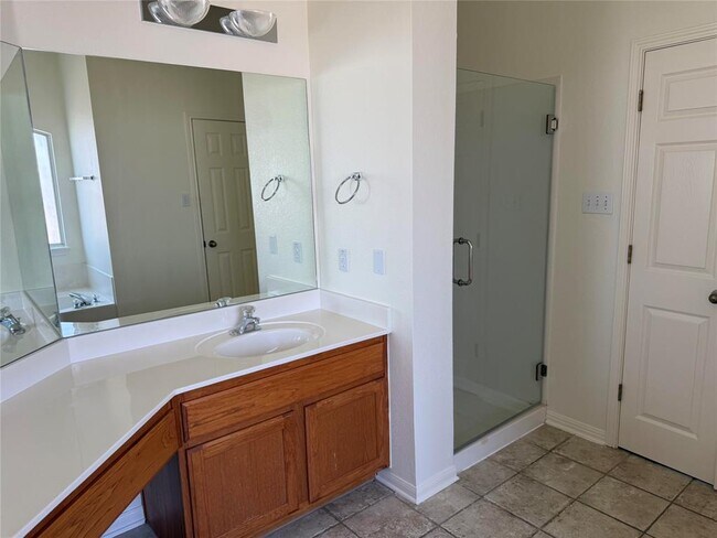 Building Photo - 1511 Homewood Cir