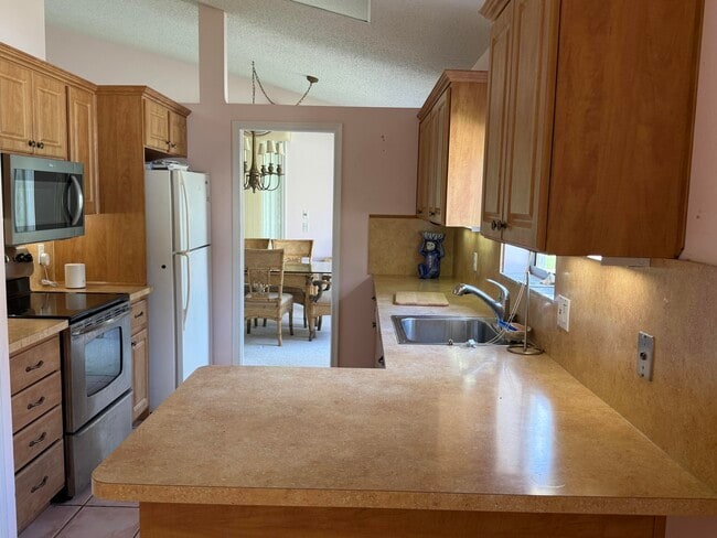 Building Photo - 6231 SE Ames Way