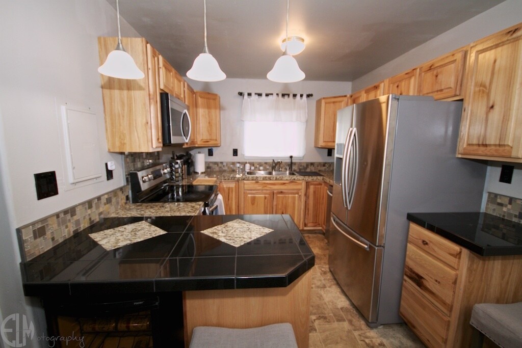 Kitchen - 5540 Four Winds Dr