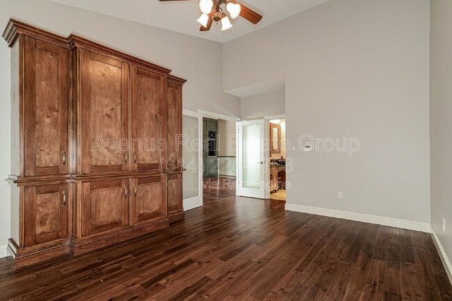 Building Photo - 8914 Hilltop Manor Dr