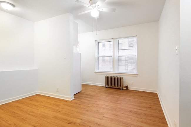 Building Photo - 5433 N Kenmore Ave