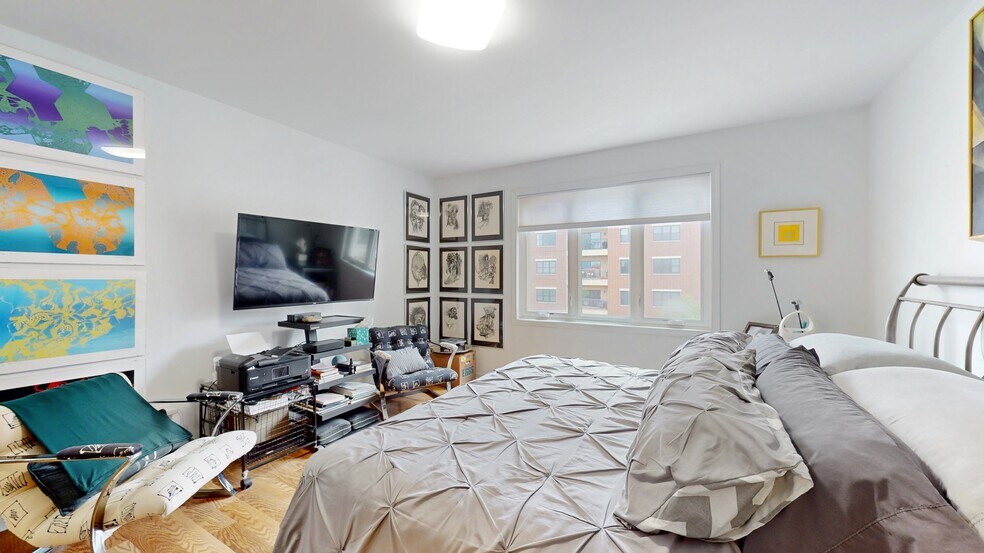 Building Photo - 5000 Oakton St