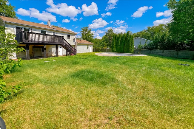 Building Photo - Stunning Renovated 4-Bedroom Home with Gor...