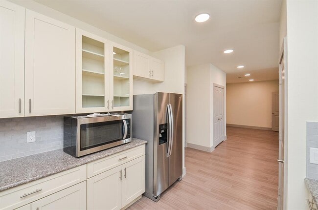 Building Photo - 6955 Turtlewood Dr