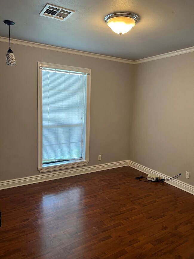 Building Photo - 412 US-171