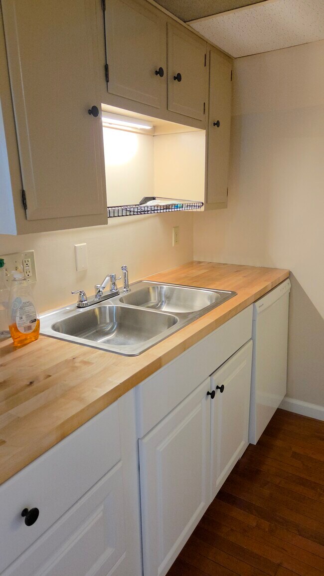 Building Photo - 510 Mercer Rd