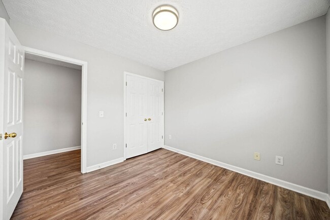 Building Photo - 3-bedroom, 2.5-bath end-unit townhome in the Garrison Square