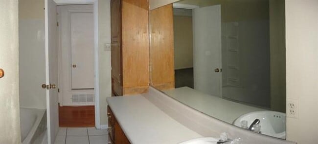 Building Photo - 222 Bridle Dr