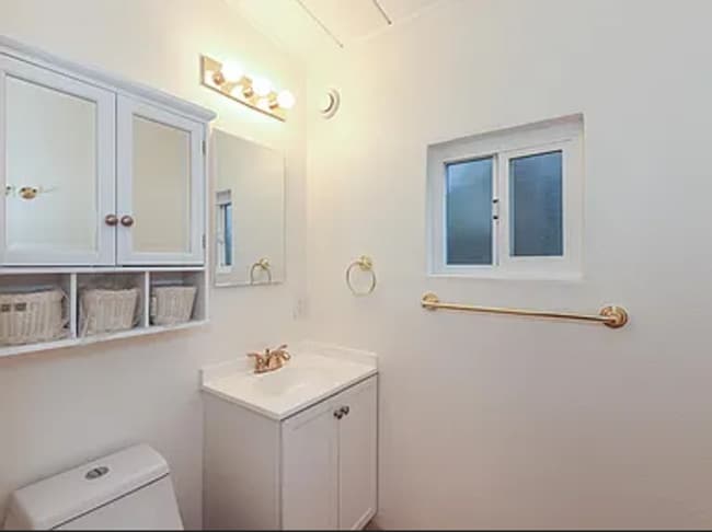 Building Photo - Beautiful Single Story 3bd House Recently ...